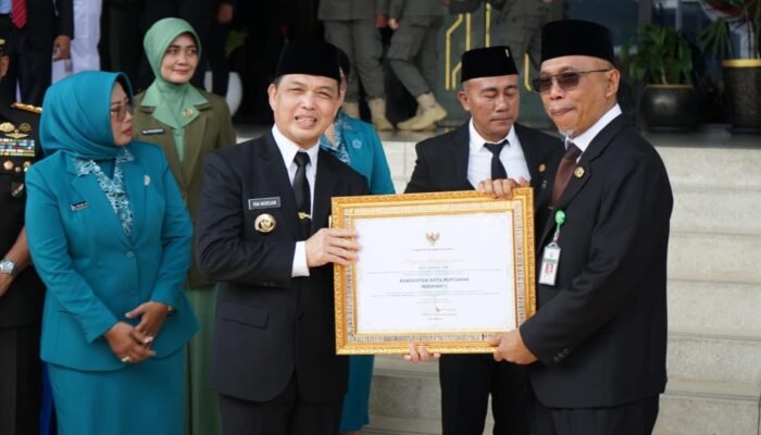 Pemkot Pontianak Borong Dua Penghargaan Bidang Perpustakaan dan Kearsipan