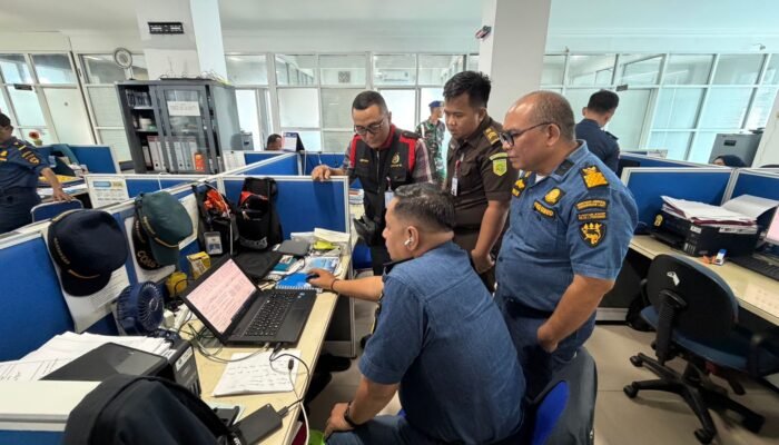 Kasus Korupsi Tambang Bauksit PT Laman Mining Menguat, Kejati Kalbar Geledah 5 Lokasi Sekaligus