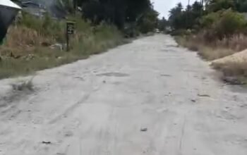 Janji Perbaikan Tak Kunjung Terwujud, Jalan Desa Sarang Burung Danau Kian Memprihatinkan