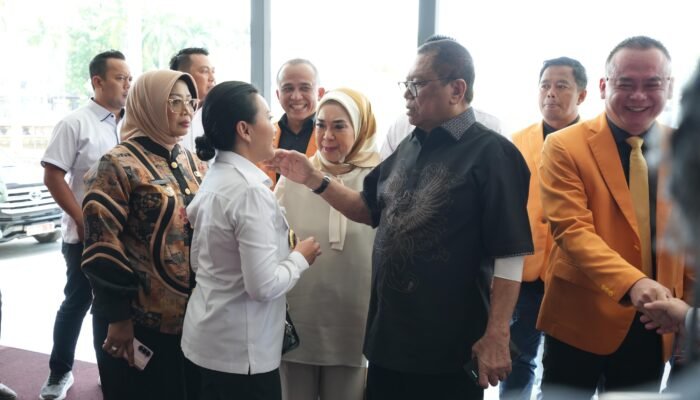 Hadiri Pelantikan Pengurus DPD Hanura, Bupati Karolin Ajak Kawal Demokrasi Kalbar