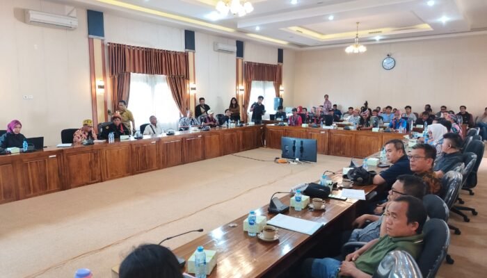 Gelar RDP, Dewan Provinsi Undang PT Mayawana dan Warga