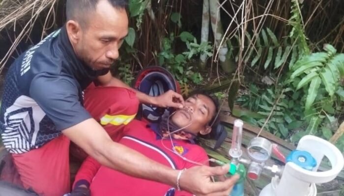 Jibaku Padamkan Api Karhutla, Dua Anggota MPA Rasau Jaya Nyaris Pingsan