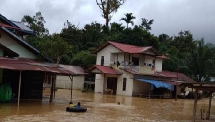 Hujan Lebat Picu Banjir Bandang dan Longsor di Sejumlah Kecamatan Melawi, Polisi Imbau Warga Waspada