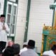 Tarawih di Keraton Sintang, Ria Norsan Ajak Warga Perbanyak Sedekah
