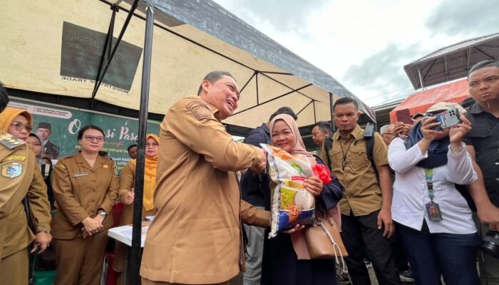 Operasi Pasar di Sintang, Ria Norsan Jaga Stabilitas Harga Jelang Ramadan