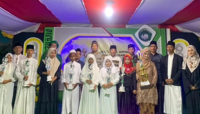 Wabup Ketapang Hadiri Haflatul Imtihan ke-7 Madrasah Diniyah Al-Ikhlas, Tegaskan Peran Pendidikan Keagamaan
