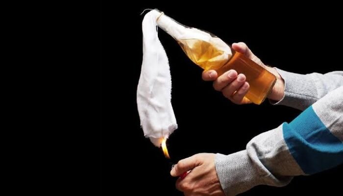 Bom Molotov Siswa Kelas IX SMPN 3 Kubu Raya Makan Korban