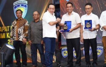 Satarudin Terima Penghargaan IMI Kalbar, Dinilai Berjasa Majukan Otomotif Daerah