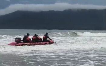 Kasat Pol PP Kabupaten Sambas Gugur Saat Selamatkan Anak Terseret Arus di Pantai Temajuk, Satu Korban Masih Dicari