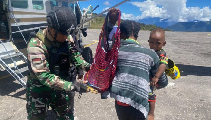 Satgas Yon Parako 466 Pasgat Perketat Pengamanan Lapter Perintis di Sinak Papua