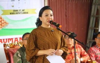 Bupati Landak Karolin Minta Toko yang Jual Bahan Pokok Diatas HET Dibina