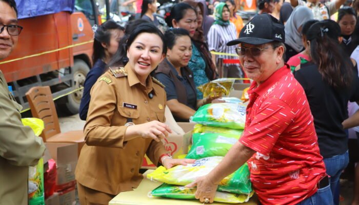 Tekan Kenaikan Harga, Pemkab Landak Lakukan Gerakan Pangan Murah di Desa Sebadu