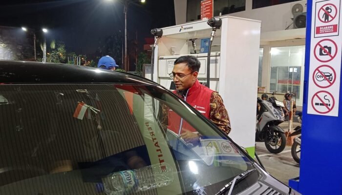 Antrean Panjang BBM, Eksekutif GM Manager Pertamina Kalimantan Tinjau Sejumlah SPBU di Pontianak