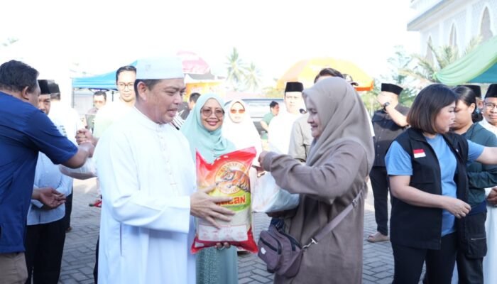 Stabilisasi Harga Pangan, Gubernur Ria Norsan Gelar Operasi Pasar Murah di Kabupaten Mempawah