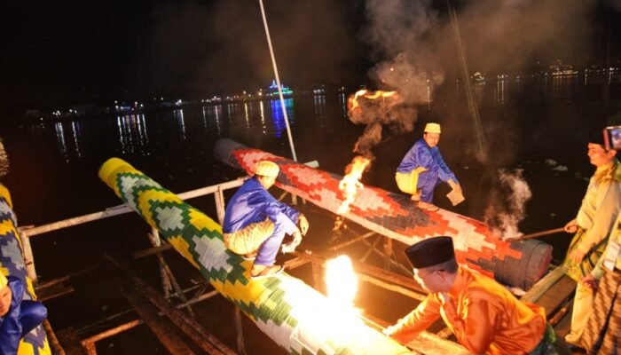 229 Meriam Karbit Geterkan Malam Lebaran di Pontianak