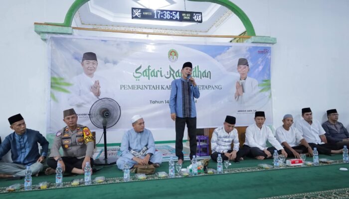 Safari Ramadhan di Sungai Putri, Wabup Ketapang Serahkan 1 Ton Beras dan Santunan Anak Yatim