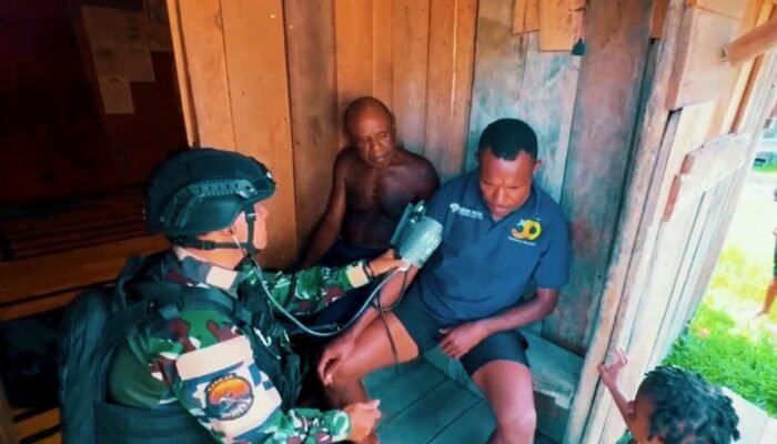 Lebih dari Sekadar Menjaga Keamanan, Satgas Yon Parako 466 Pasgat Hadirkan Pelayanan Kesehatan di Pelosok Papua