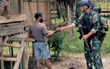 Satgas Yon Parako 466 Pasgat Jalankan Tugas Ganda di Aboy: Amankan Lapter dan Tebar Kepedulian untuk Warga Pedalaman