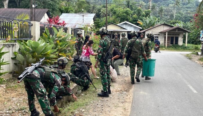 Satgas Yonif 645/Gty Bersihkan Gereja Santo Paulus Sijangkung Jelang Penugasan ke Papua