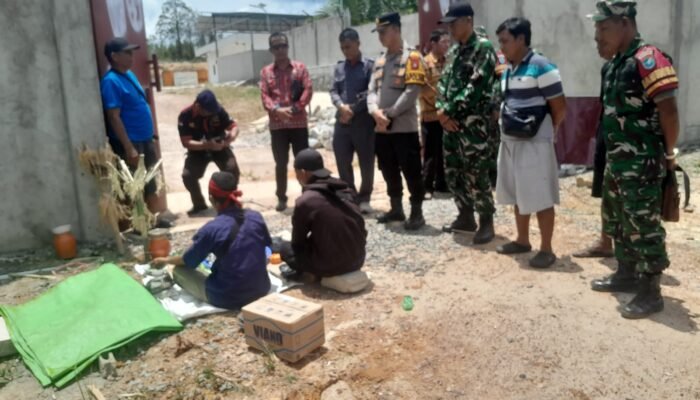 Ritual Adat Pamabakng Kembali Dipasang di PT FBR Desa Kayu Ara Mandor