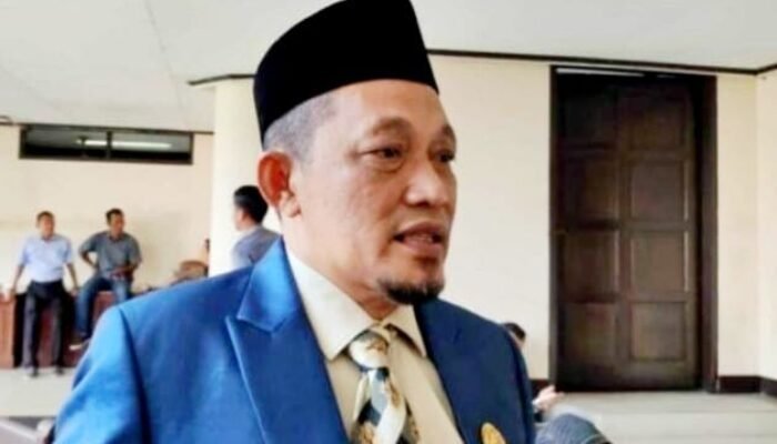 Antrean Panjang BBM, DPRD Kalbar Desak Pemkab Sambas Segera Bertindak