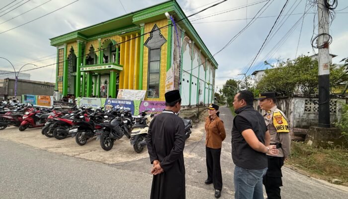 Karolin Turun Langsung Pastikan Salat Idul Fitri di Ngabang Aman dan Lancar