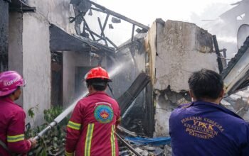 Ledakan Diduga Picu Kebakaran Hebat di Pontianak Barat, Empat Rumah Hangus Terbakar