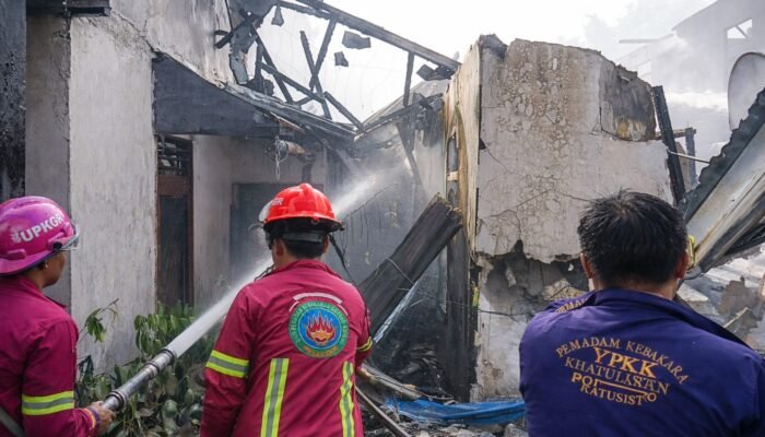 Ledakan Diduga Picu Kebakaran Hebat di Pontianak Barat, Empat Rumah Hangus Terbakar