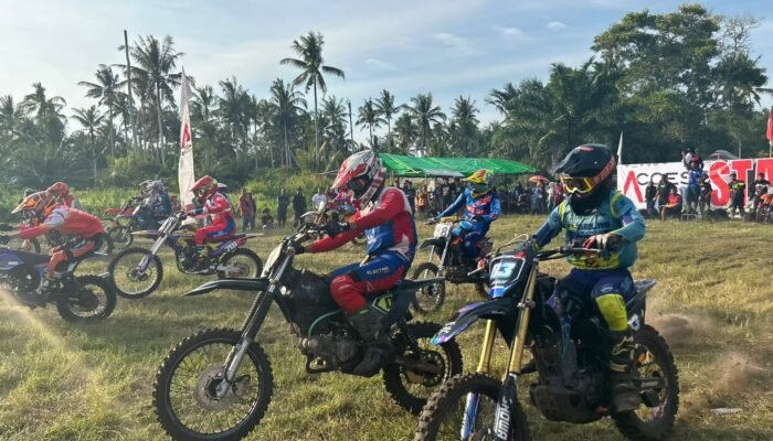 Puluhan Crosser Ramaikan Grasstrack Tangaran, Hiburan Lebaran Sekaligus Aksi Donasi Kebakaran