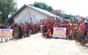 Masyarakat Desa Gombang Tolak Pemasangan Plang Satgas PKH dan Gelar Ritual Adat