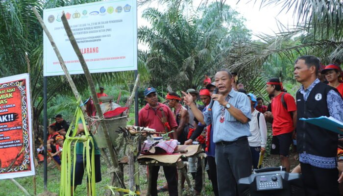 Pemasangan Plang Satgas PKH di Sumiak Landak Dinilai Bentuk Kesewenangan
