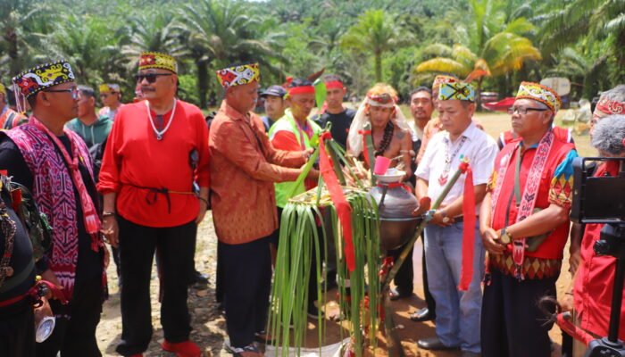 Pasang Adat Pamabakng Tolak Satgas PKH, 17 Timanggong Sengah Temila Tegaskan Ancaman Sanksi Adat