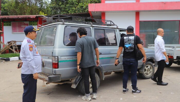 Petugas Gabungan Diterjunkan, Antrean BBM di SPBU Jelimpo Berangsur Normal