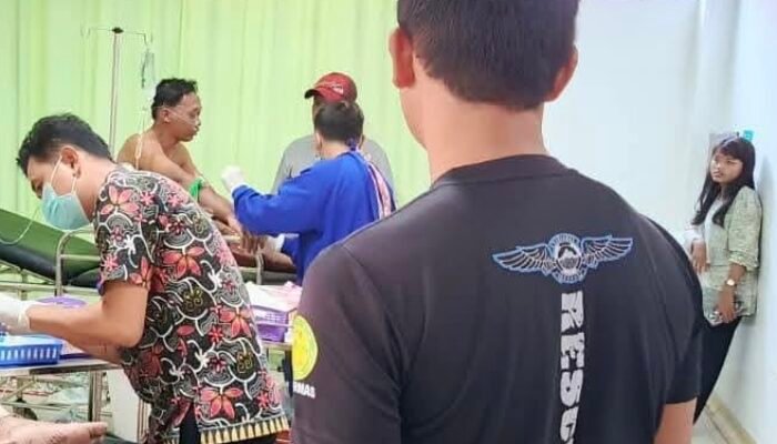 Sebuah Kapal Diduga Milik KSOP Sintete Sambas Terbakar, Dua Korban Alami Luka Bakar