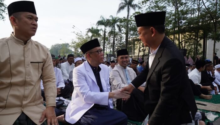 Salat Id di Taman Alun Kapuas Pontianak, Edi Kamtono Ajak Warga Perkuat Kerukunan