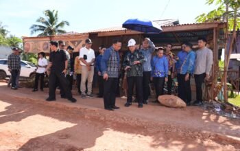 Tinjau Jalan Rusak di Ketapang, Gubernur Ria Norsan Prioritaskan Perbaikan Ruas Pesaguan–Kendawangan