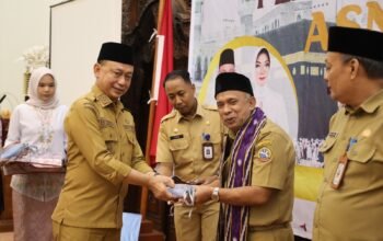 Lepas 73 ASN Berhaji, Wako Pontianak Edi Kamtono Tekankan Ibadah Khusyuk