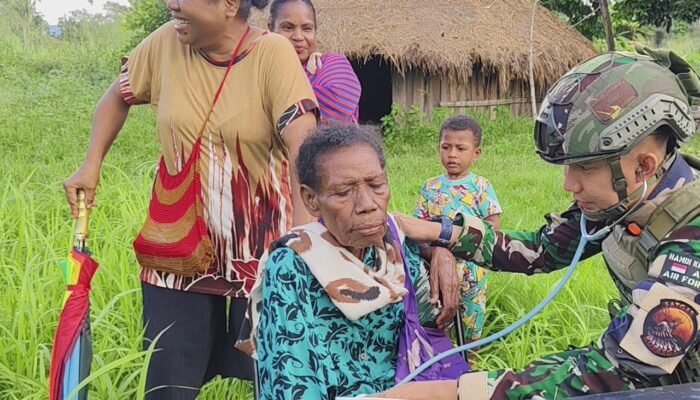 Potret Humanis Satgas Yon Parako 466 Pasgat, Berikan Layanan Kesehatan Gratis untuk Warga Jayapura