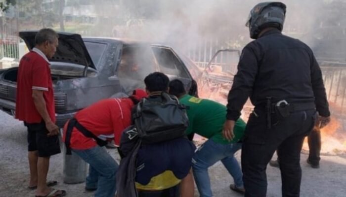 Mobil Tua Mendadak Terbakar Usai Isi BBM di SPBU OSO Pontianak