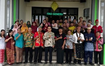 Semangat Kartini Bergema di Kemenag Melawi, Pegawai Tampil Anggun dengan Busana Adat Nusantara