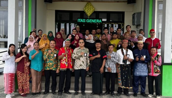 Semangat Kartini Bergema di Kemenag Melawi, Pegawai Tampil Anggun dengan Busana Adat Nusantara