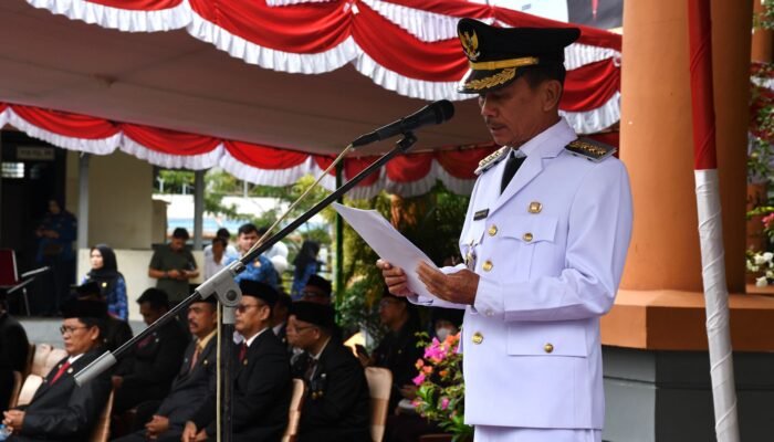 Pemkab Sintang Gelar Apel Gabungan Peringati Hari Otonomi Daerah dan Tiga HUT Lembaga