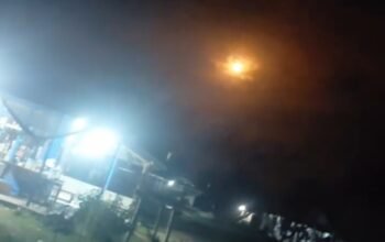 Heboh! Benda Bercahaya Melintas Cepat di Langit Sambas, Warga Sempat Rekam Fenomena Misterius