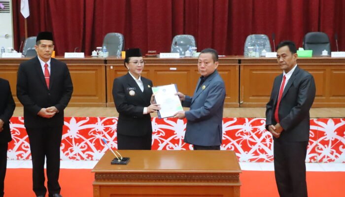 Bupati Landak Pastikan Tindaklanjuti Rekomendasi DPRD atas LKPJ 2025