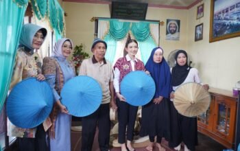 Istri Wapres Kunjungi Pengrajin Caping di Pontianak, Jubaidah: Jadi Semangat Terus Berkarya