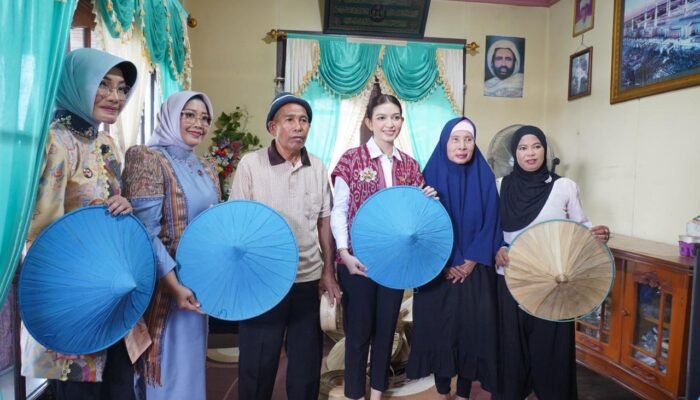 Istri Wapres Kunjungi Pengrajin Caping di Pontianak, Jubaidah: Jadi Semangat Terus Berkarya