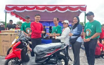 May Day Tanpa Demo di Sintang, Ribuan Warga Tumpah Ruah Ikuti Jalan Sehat Berhadiah Motor