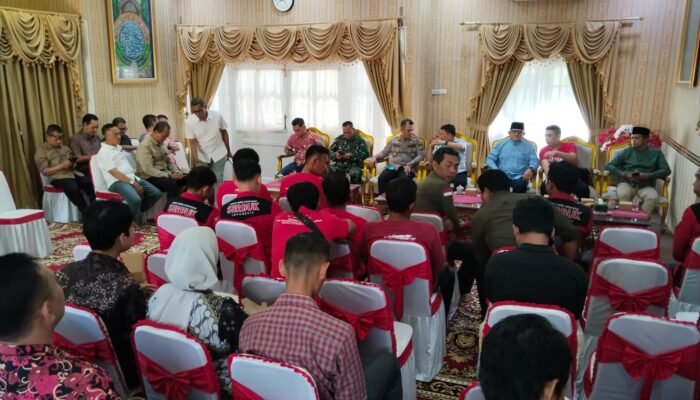 Bupati Sambas Tegaskan Komitmen Lindungi Buruh, Targetkan Penyelesaian Masalah dalam 3 Bulan