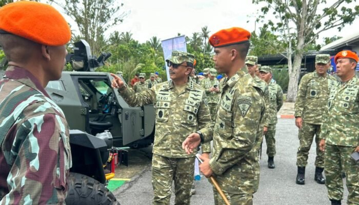 Wakasau dan Kas Korpasgat Tinjau Yon Parako 466 Pasgat di Kubu Raya, Beri Motivasi Prajurit