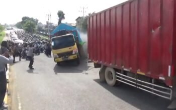 Nekat Terobos Jembatan Kapuas I, Truk Mogok Picu Macet Panjang di Pontianak